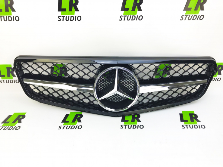 Решетка радиатора Mercedes w204 AMG (2011 - 2015), premium, черная с хром полосой и хром знаком